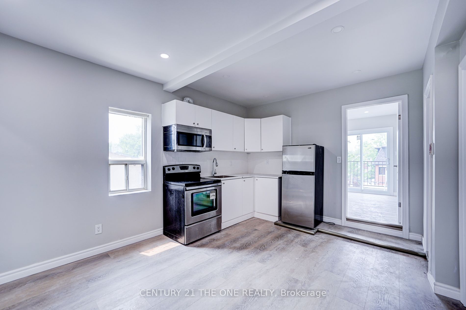 850 Carlaw Avenue, #3rd Flr