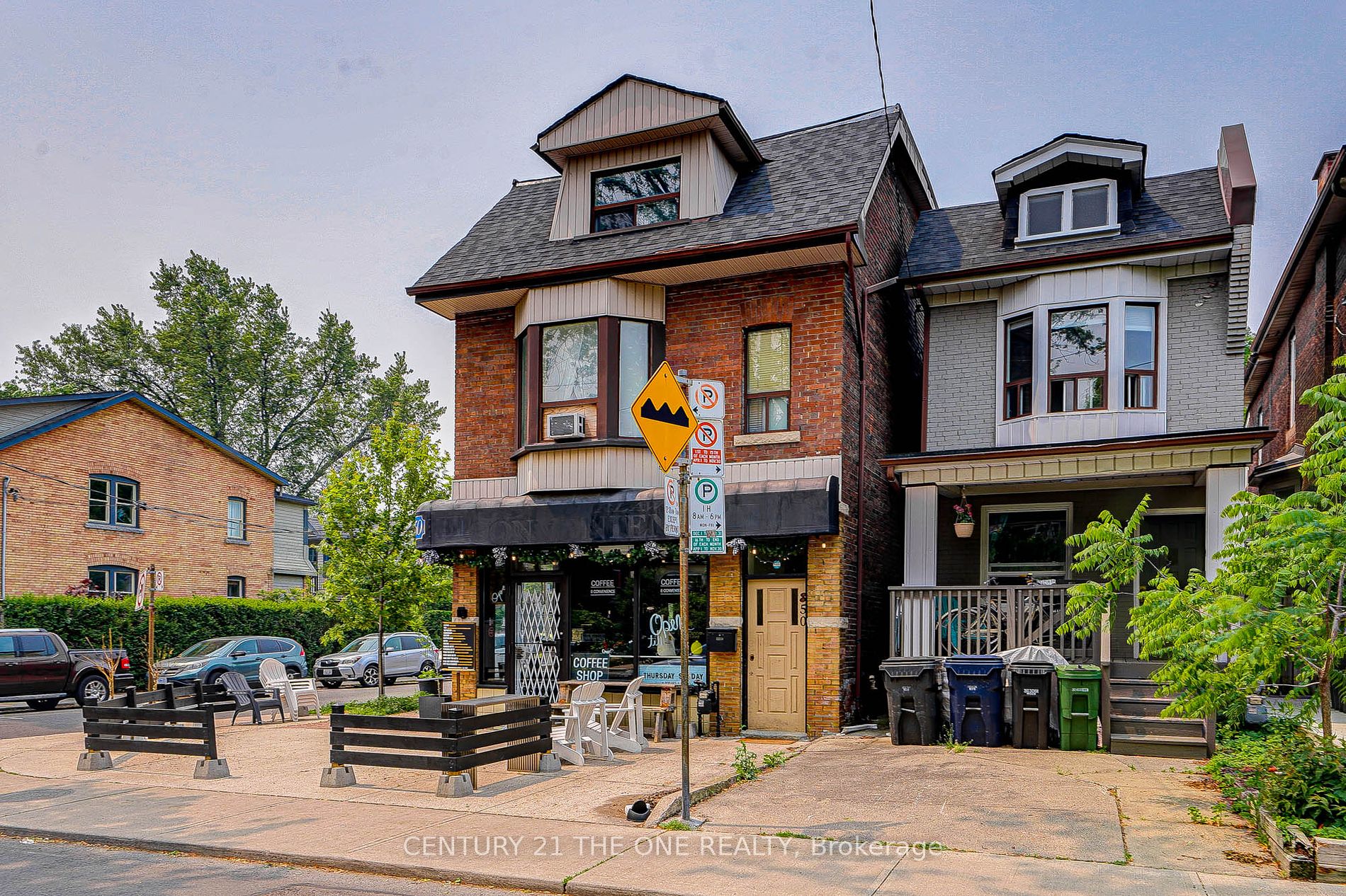 850 Carlaw Avenue, #3rd Flr