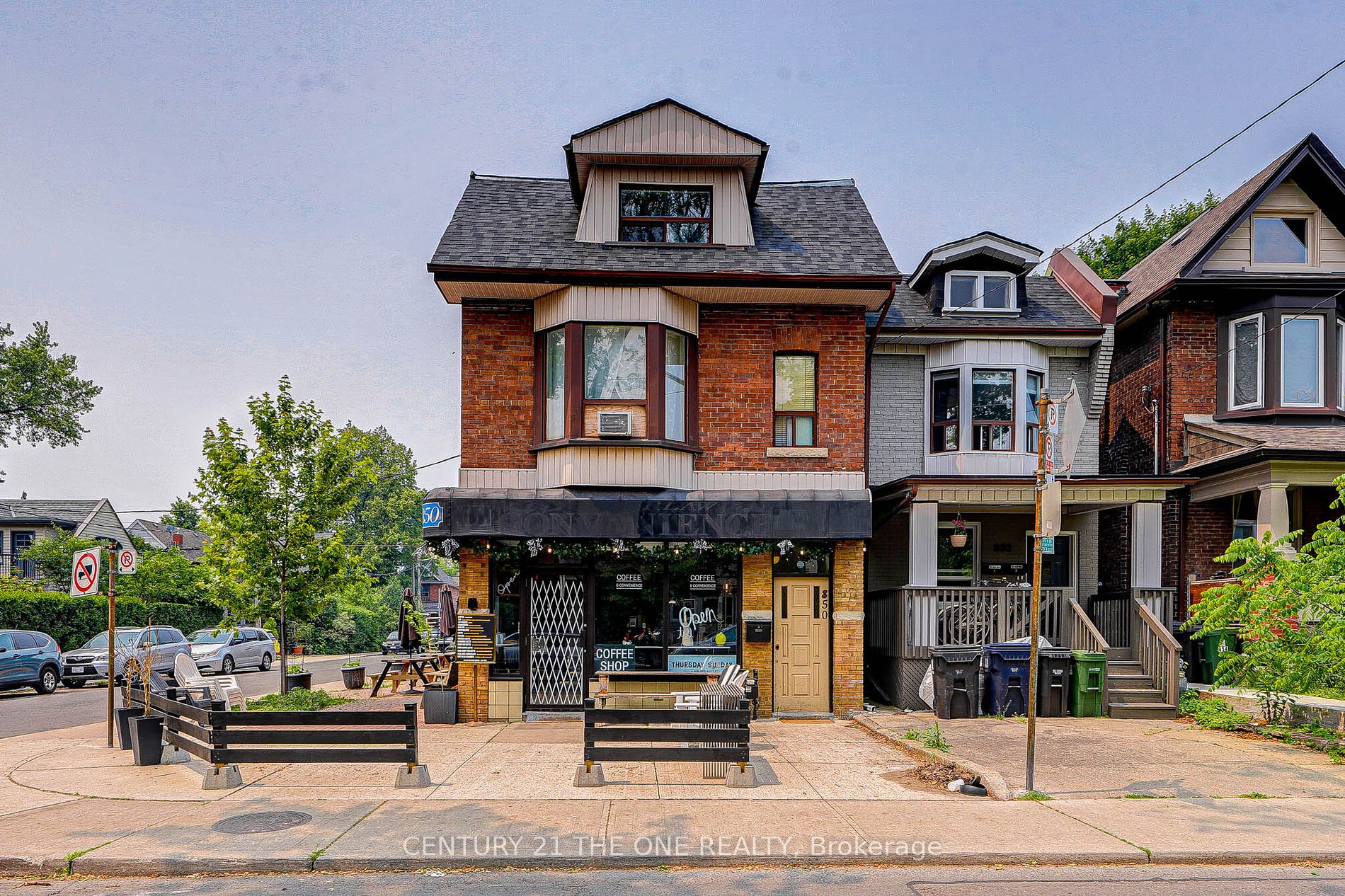 850 Carlaw Avenue, #3rd Flr