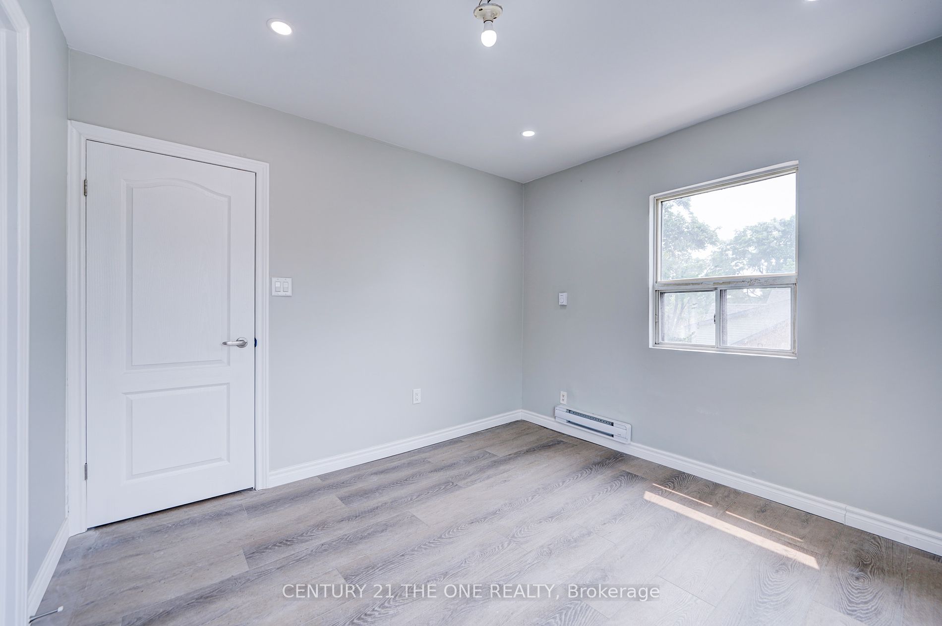 850 Carlaw Avenue, #3rd Flr