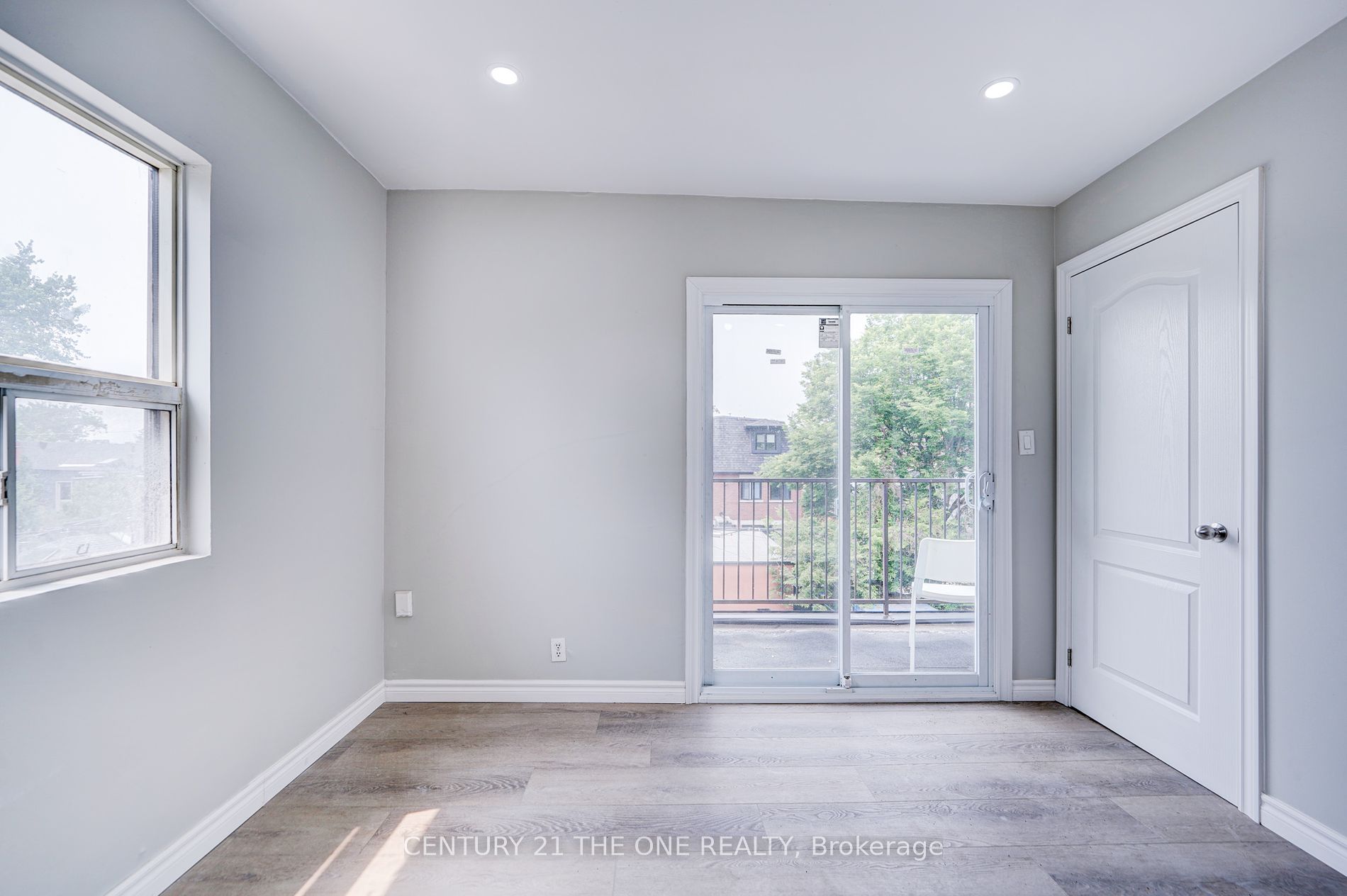 850 Carlaw Avenue, #3rd Flr