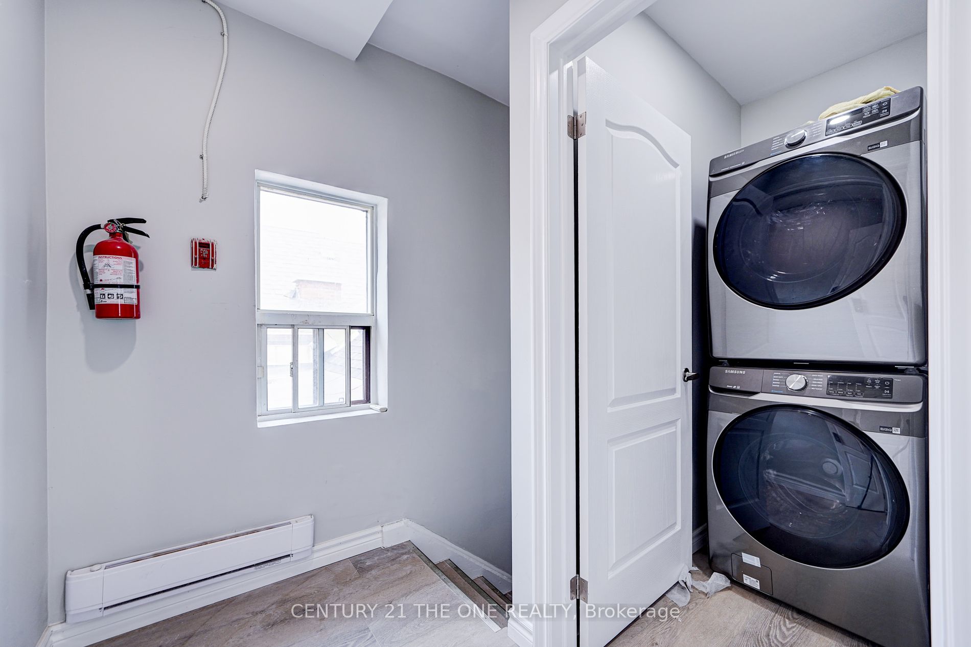 850 Carlaw Avenue, #3rd Flr