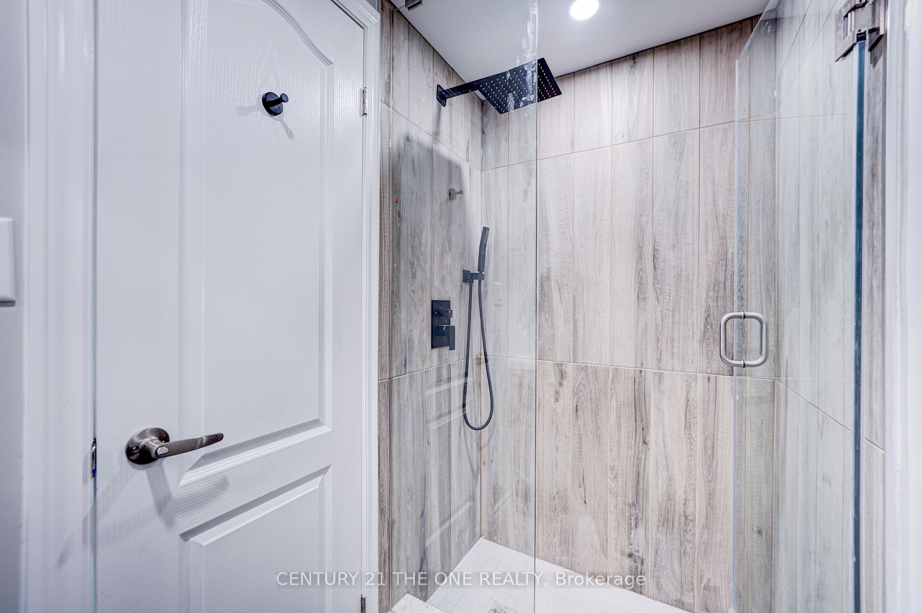 850 Carlaw Avenue, #3rd Flr
