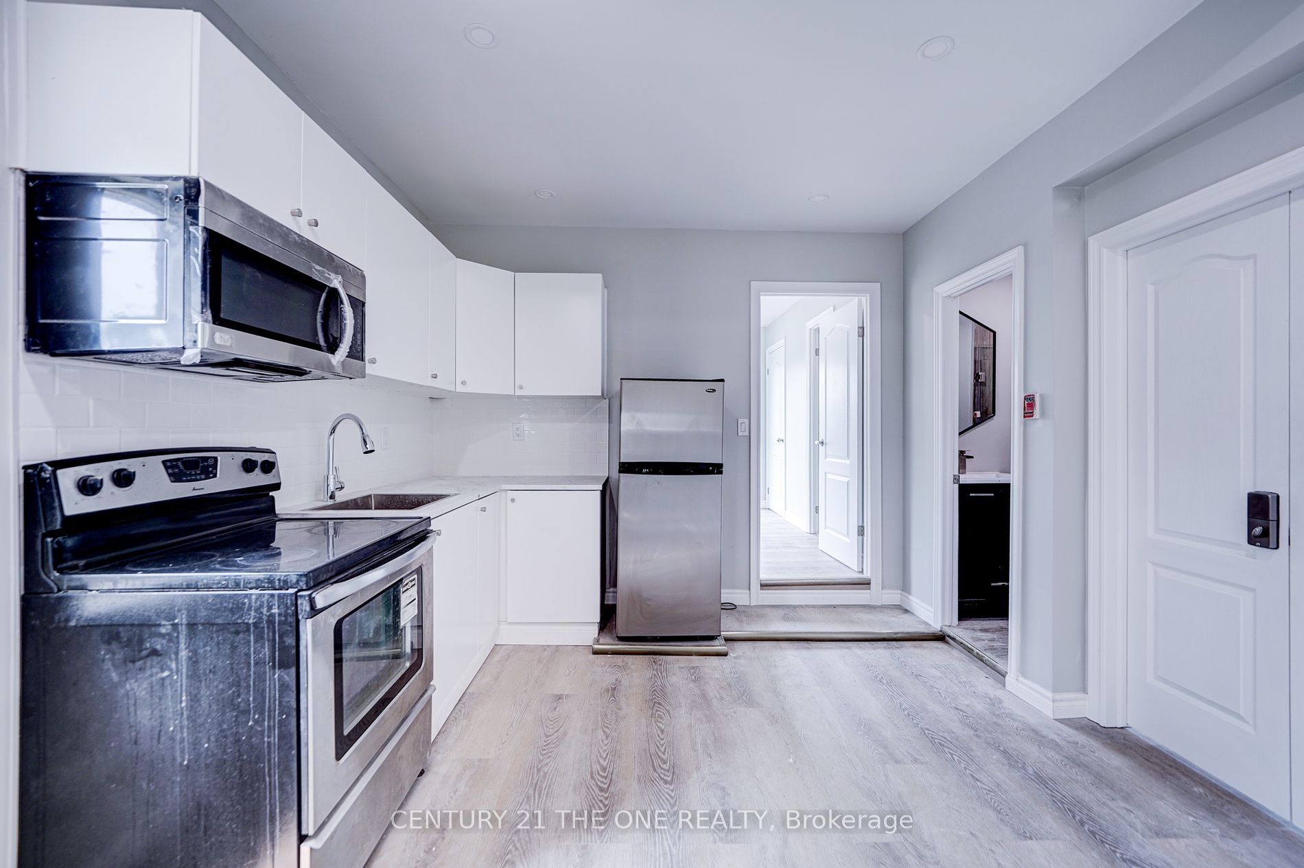 850 Carlaw Avenue, #3rd Flr