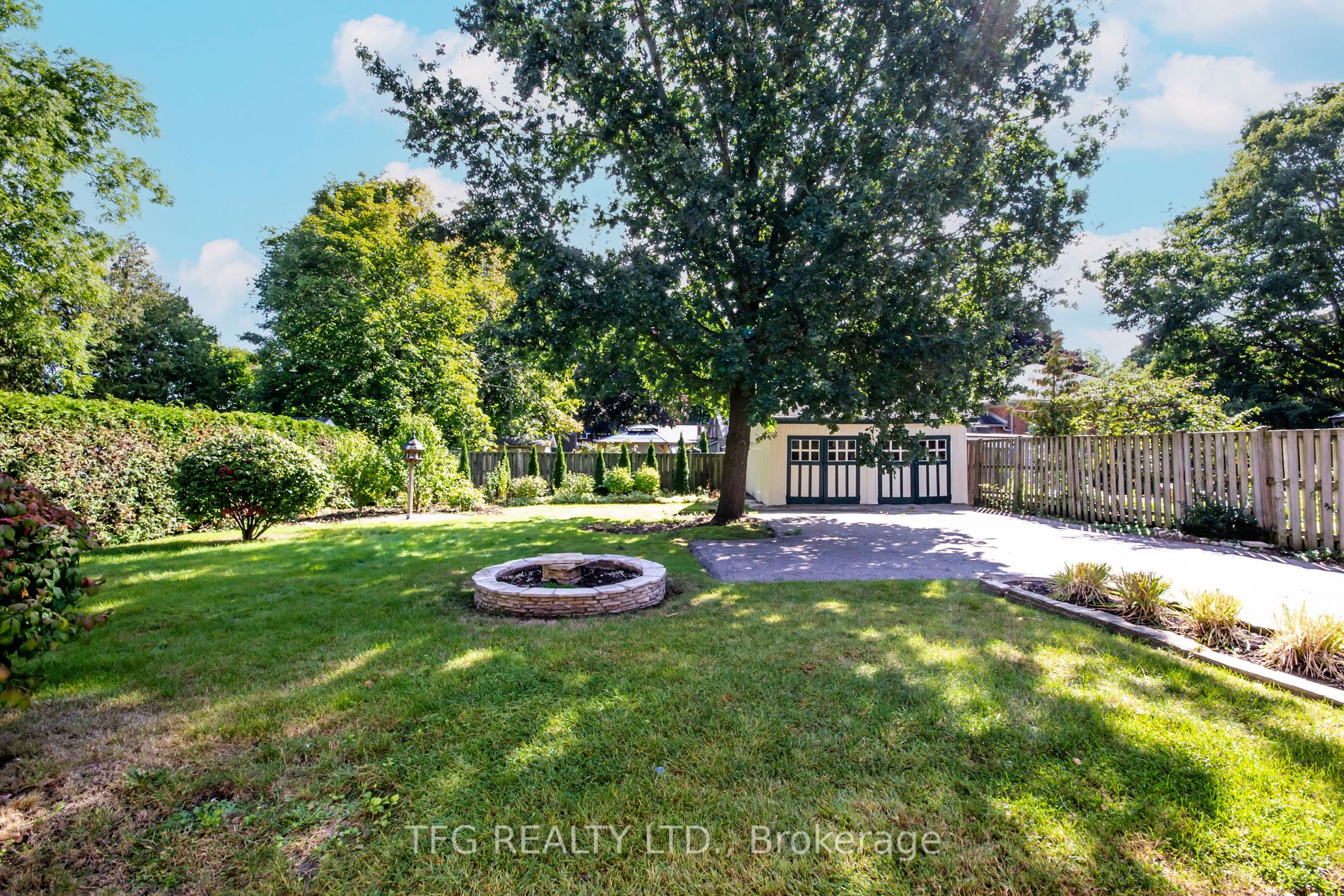 21 Elgin St