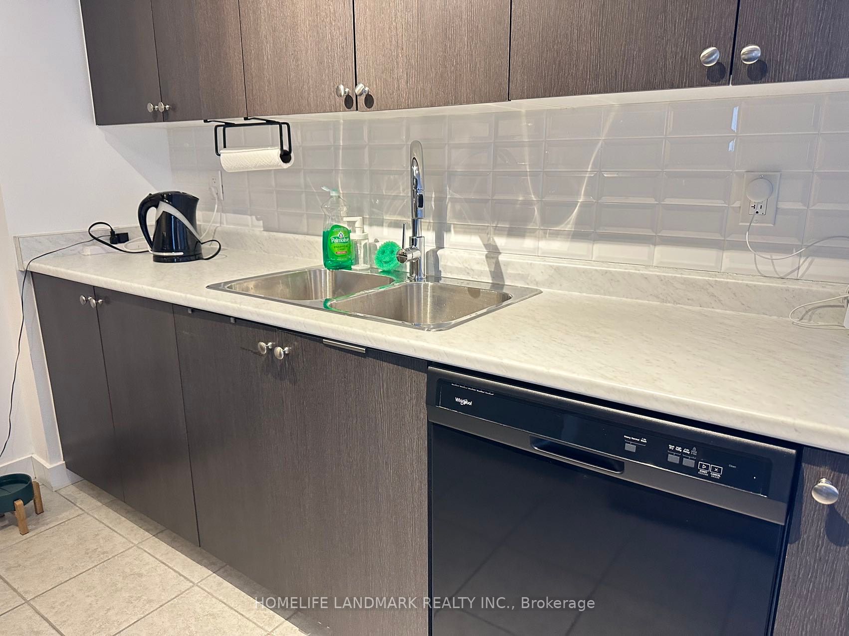 8 Trent Ave, #406