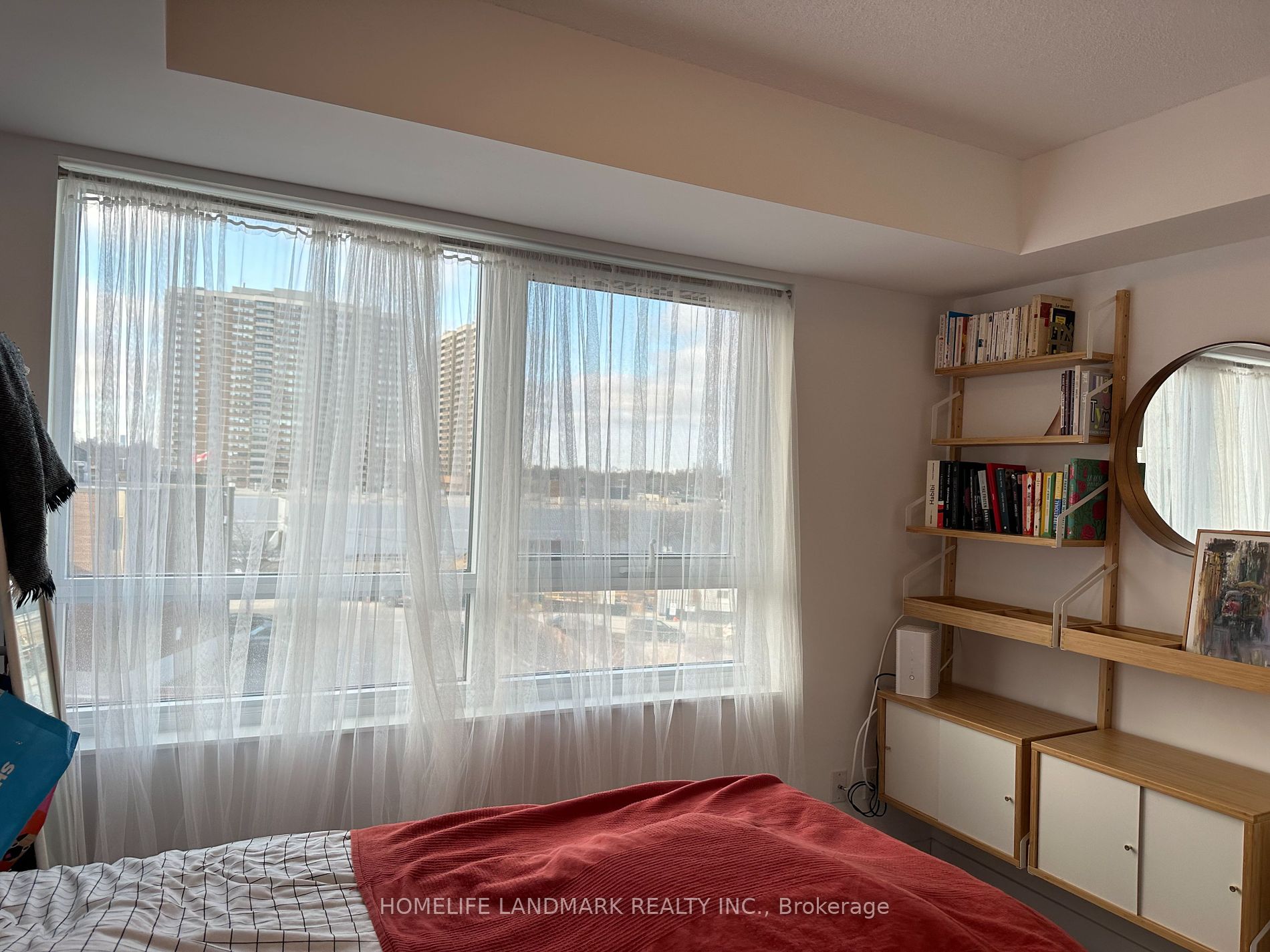 8 Trent Ave, #406