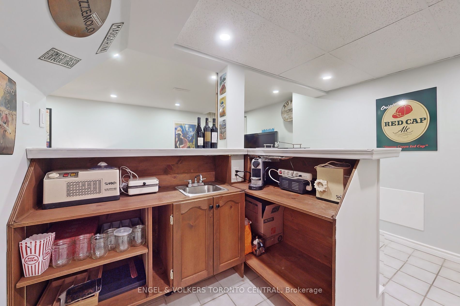 899 Finley Ave