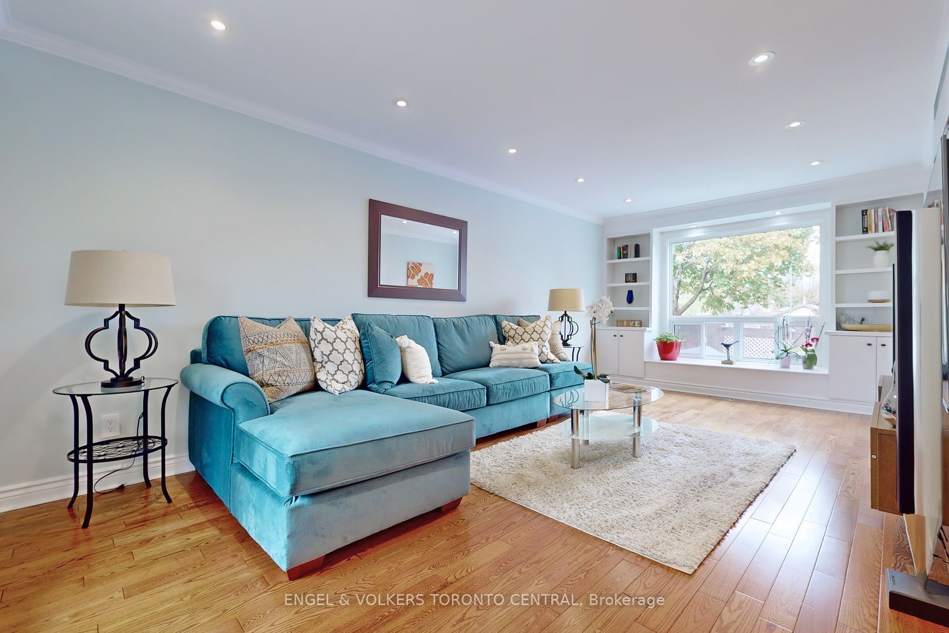 899 Finley Ave