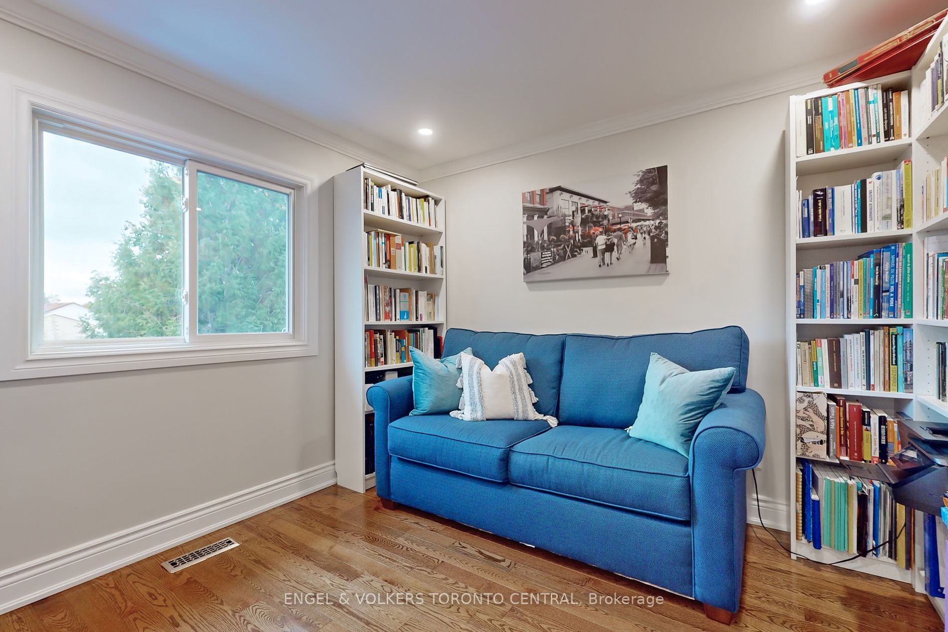 899 Finley Ave