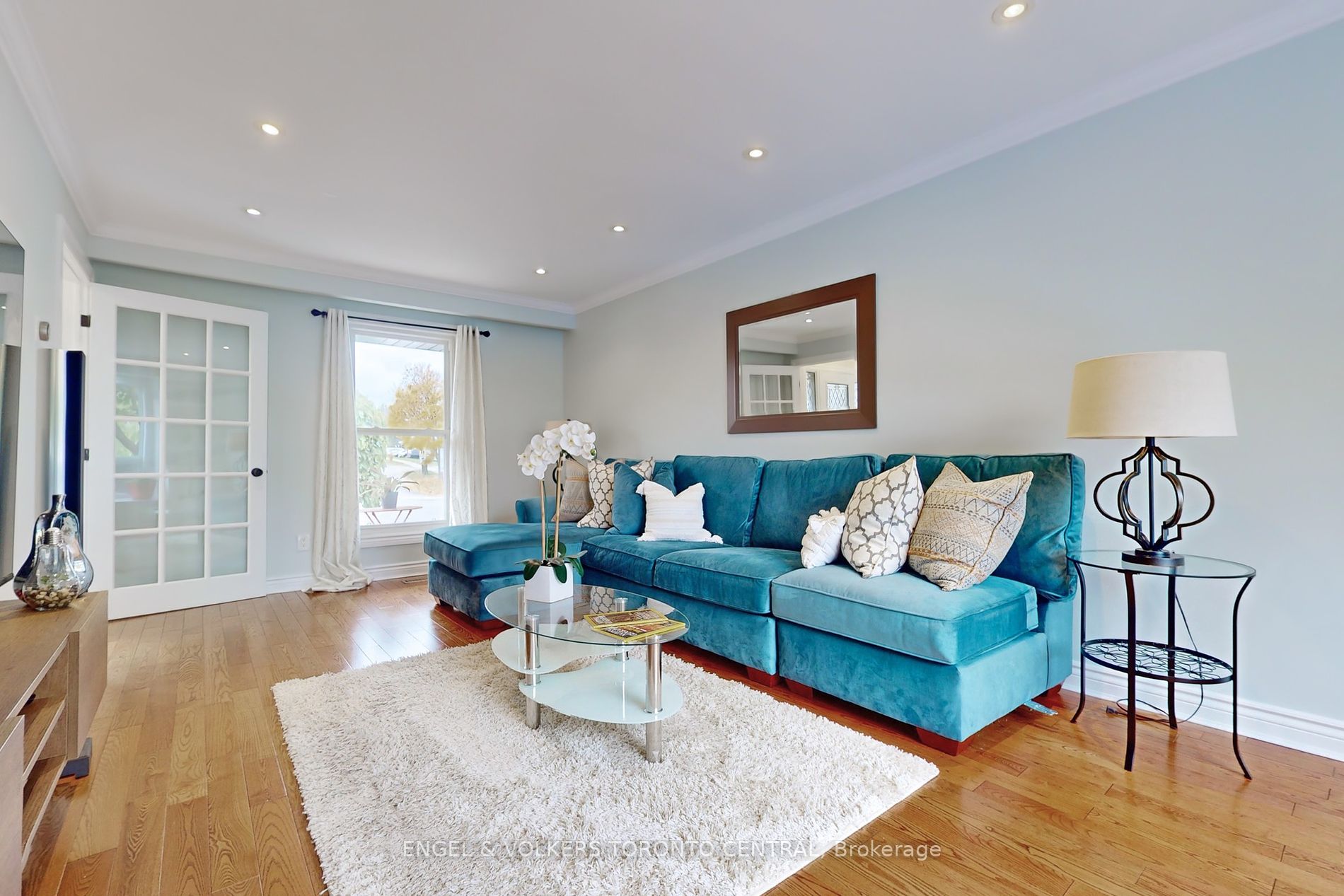 899 Finley Ave