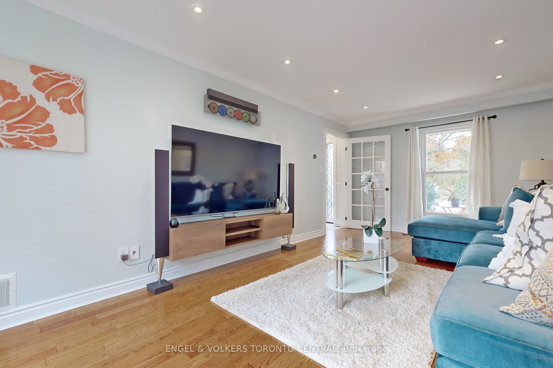 899 Finley Ave