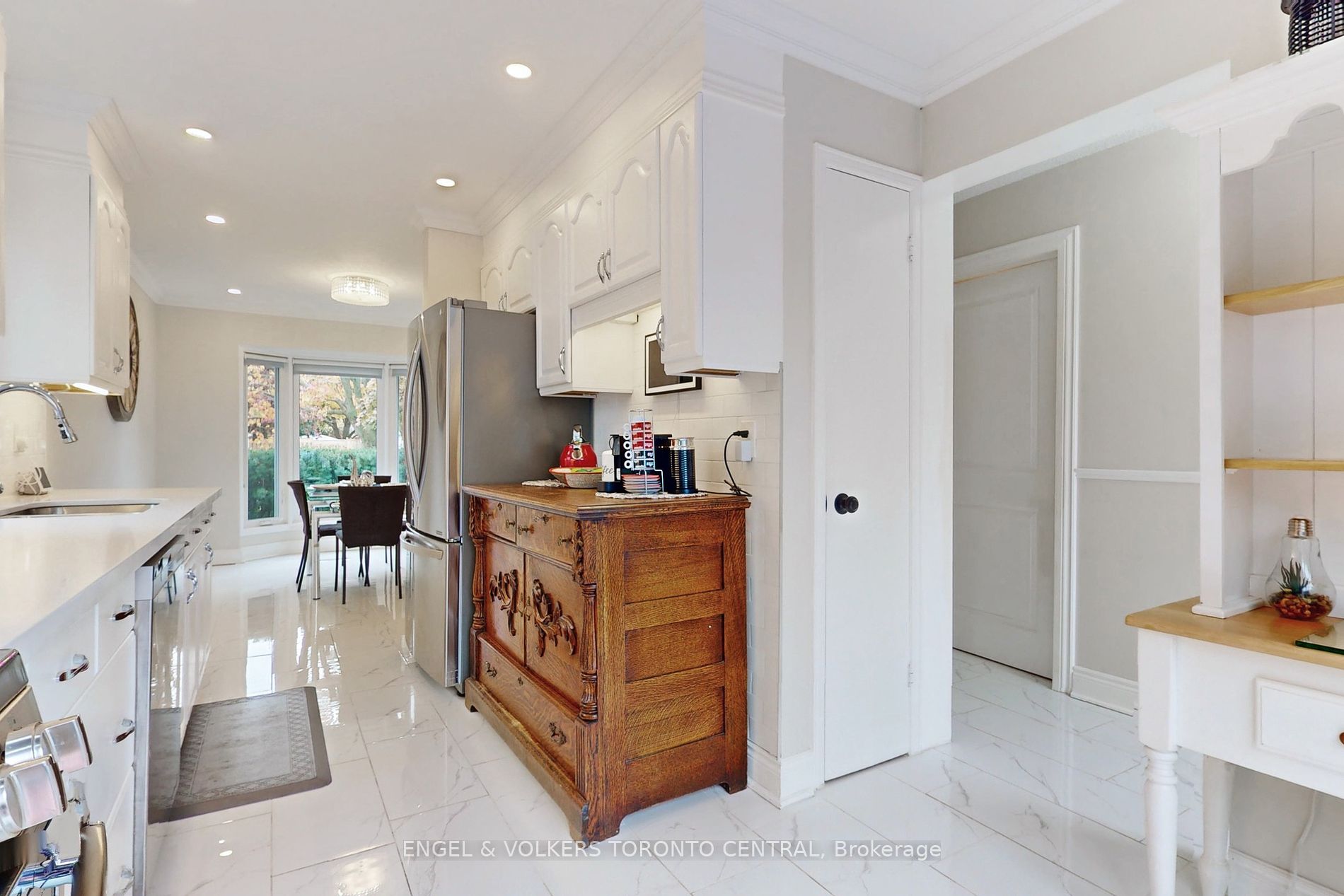 899 Finley Ave