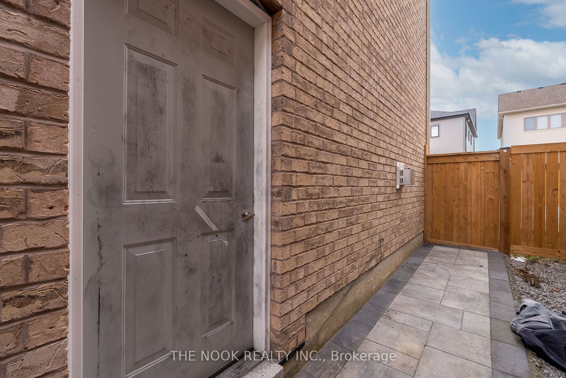 138 Crombie Street