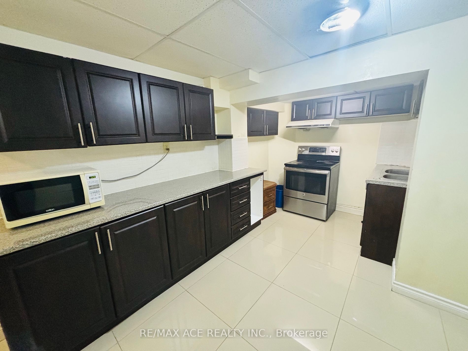 27 Valley Centre Dr, #Bsmt