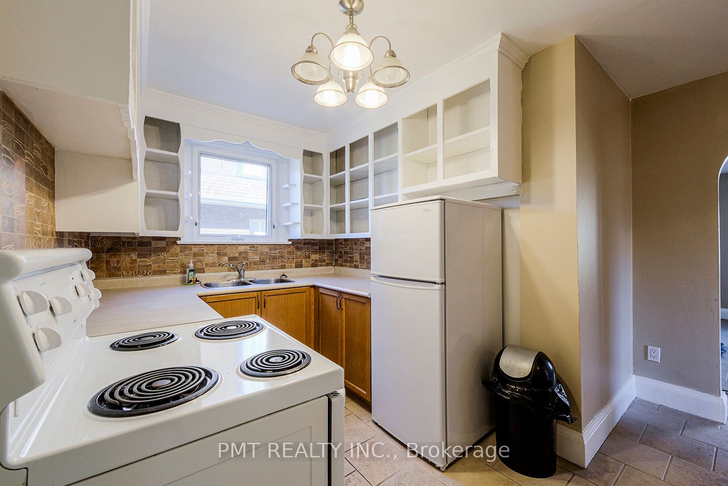 393 King St E, #1