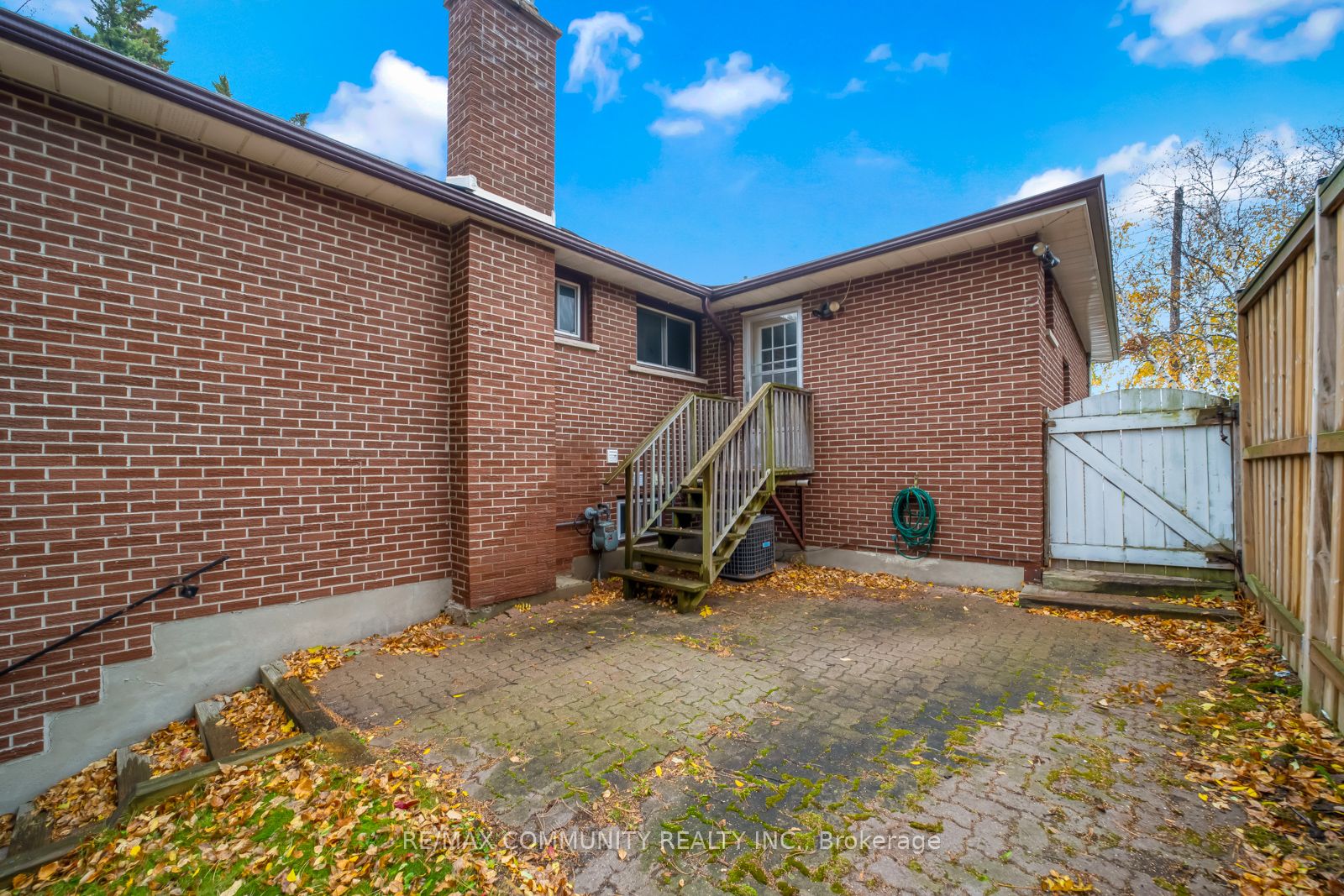 740 Meadowvale Rd