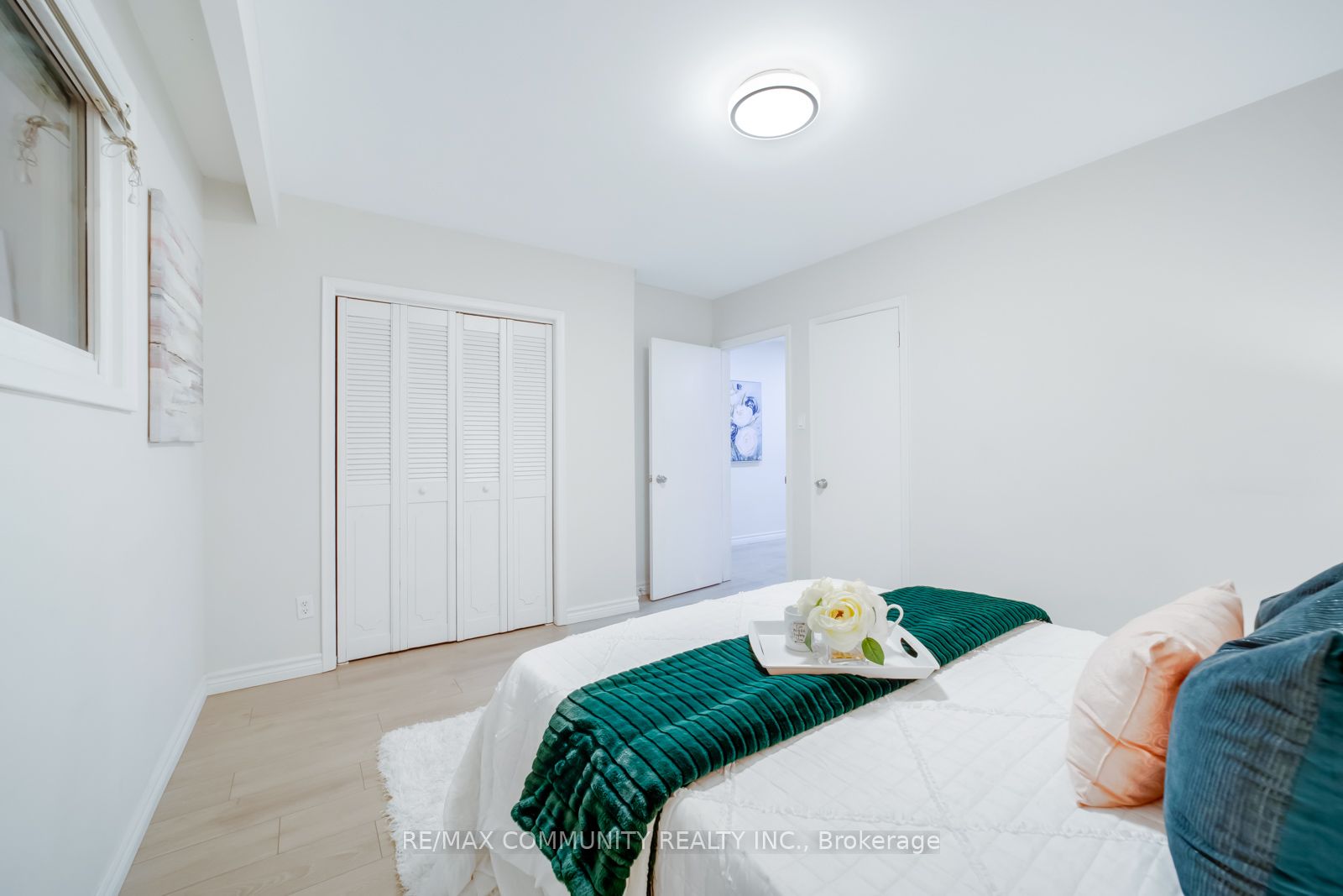 740 Meadowvale Rd