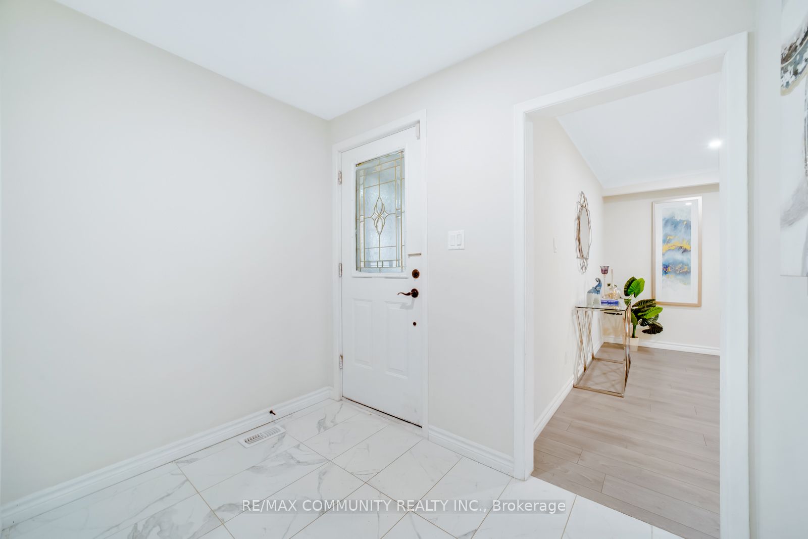 740 Meadowvale Rd