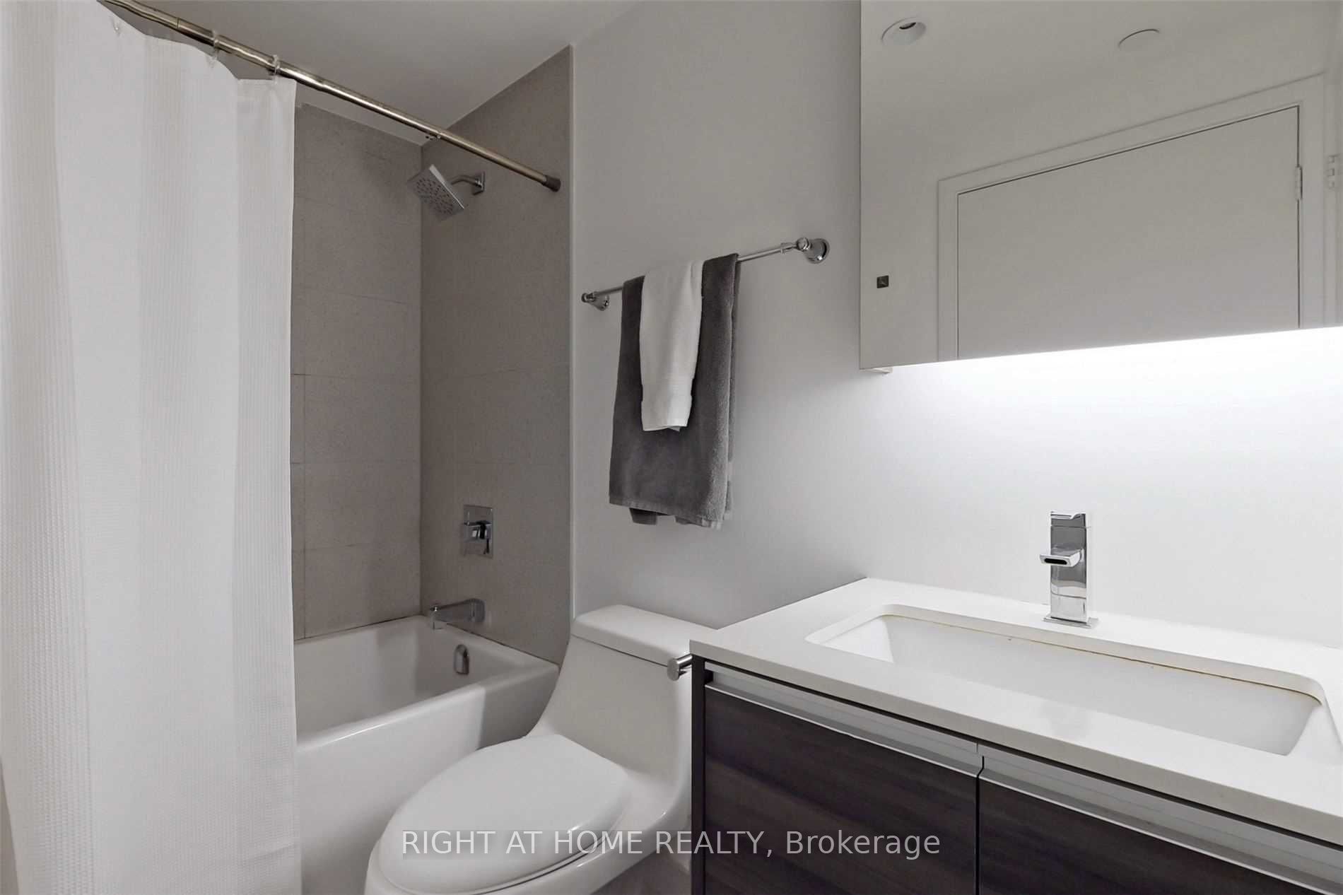 1190 Dundas St E, #220