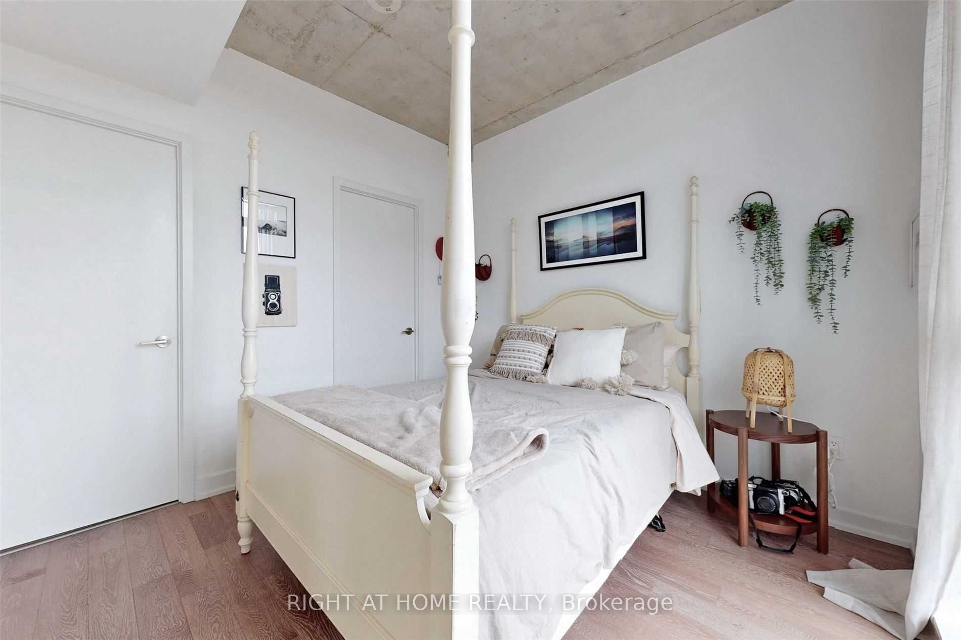 1190 Dundas St E, #220