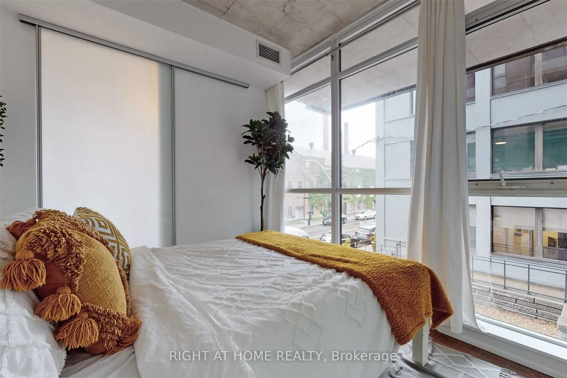 1190 Dundas St E, #220