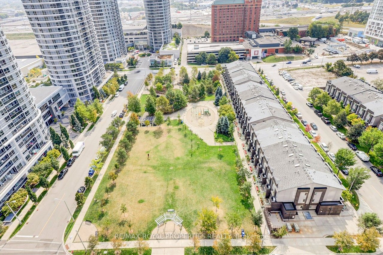 255 Village Green Sq, #2103