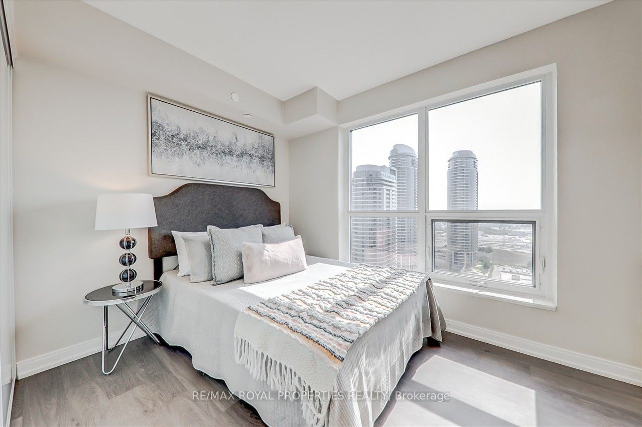 255 Village Green Sq, #2103