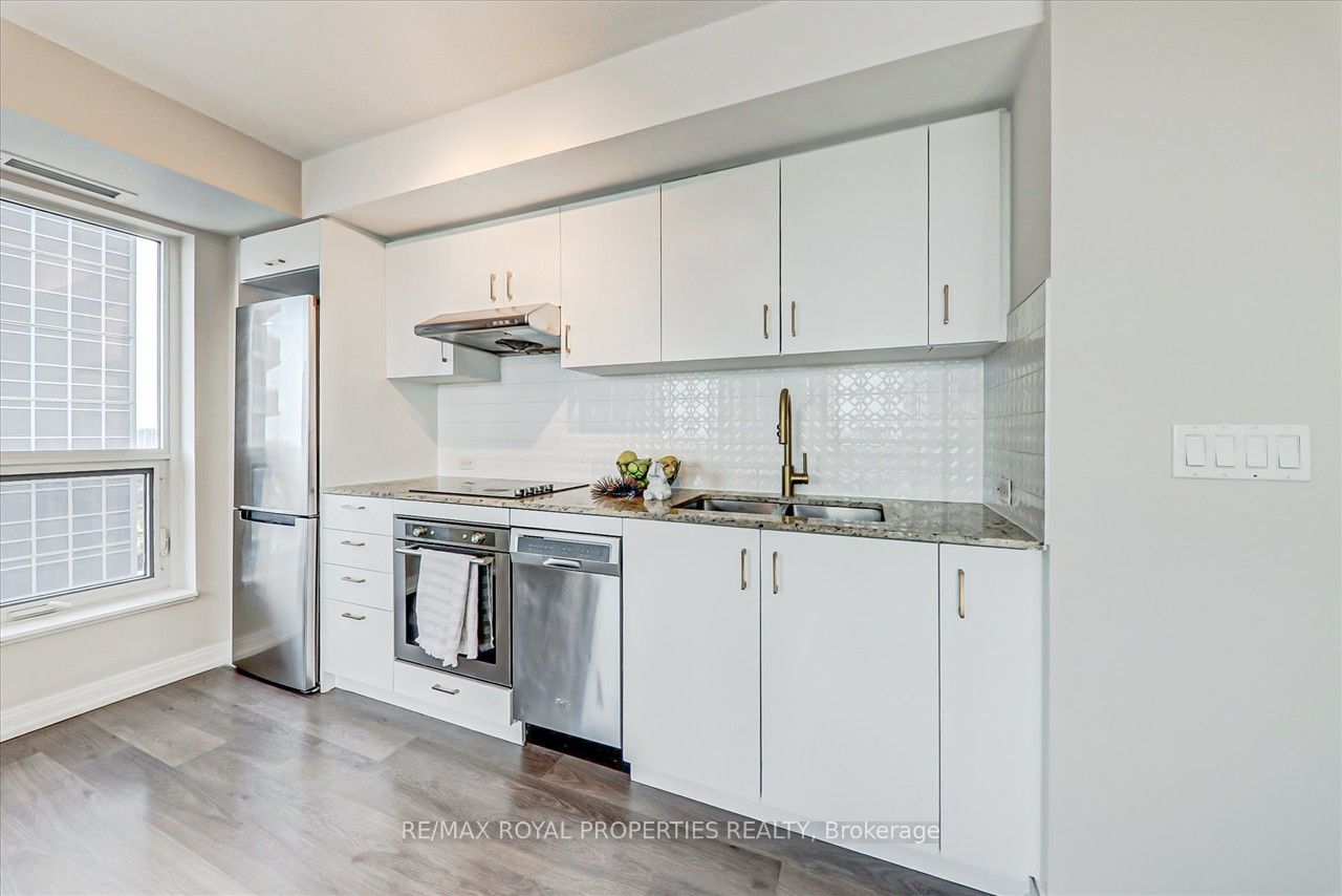 255 Village Green Sq, #2103