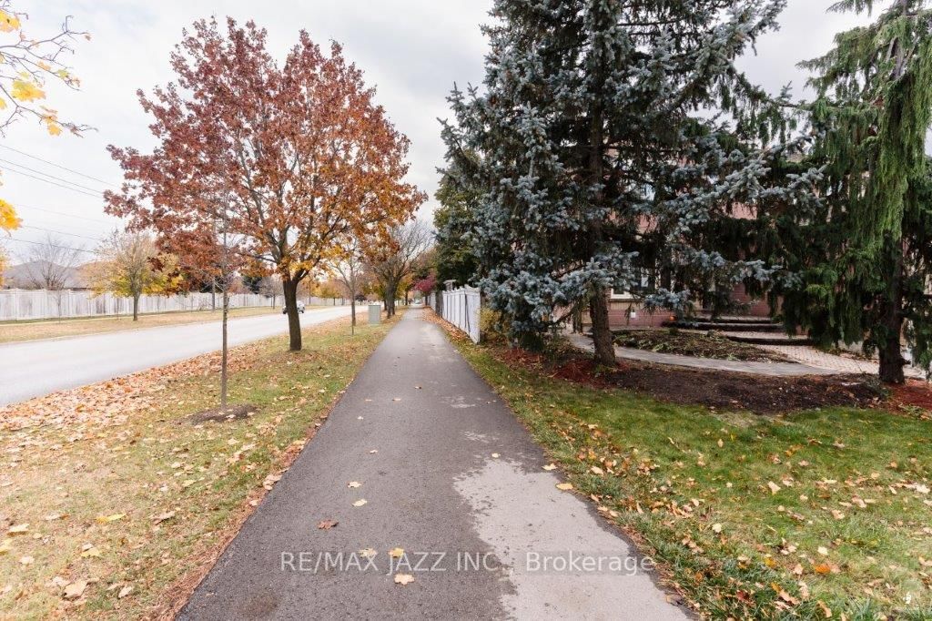 11 Yorkshire Cres