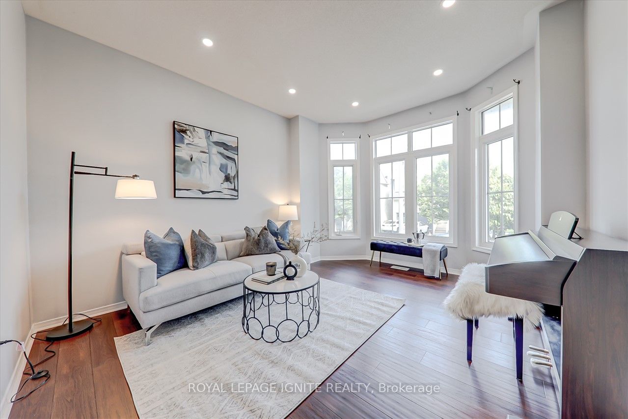 11 Barnfield Cres