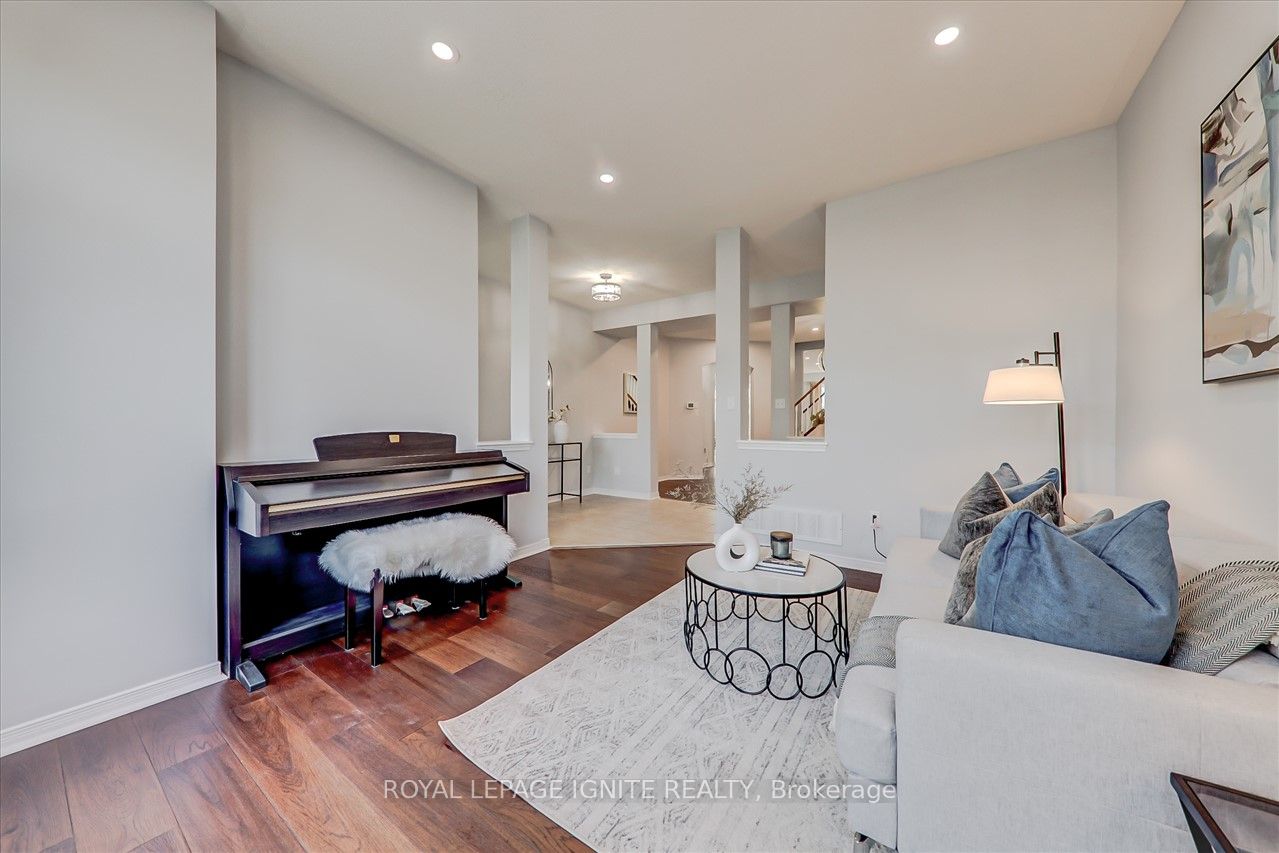 11 Barnfield Cres