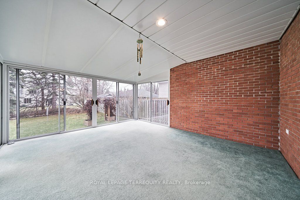 83 Sherwood Road E