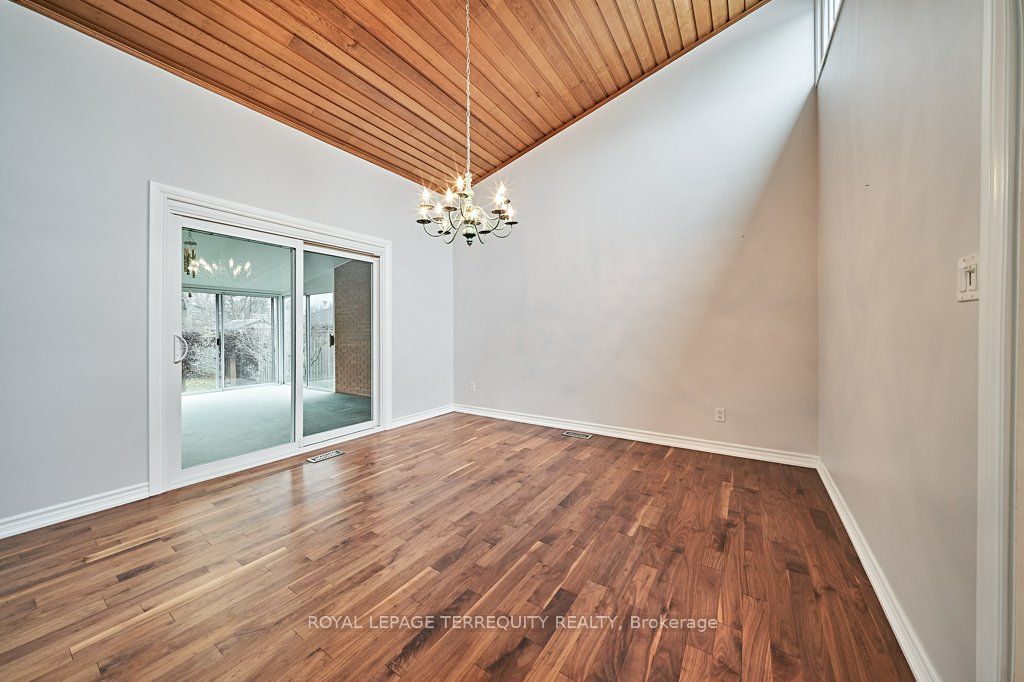 83 Sherwood Road E