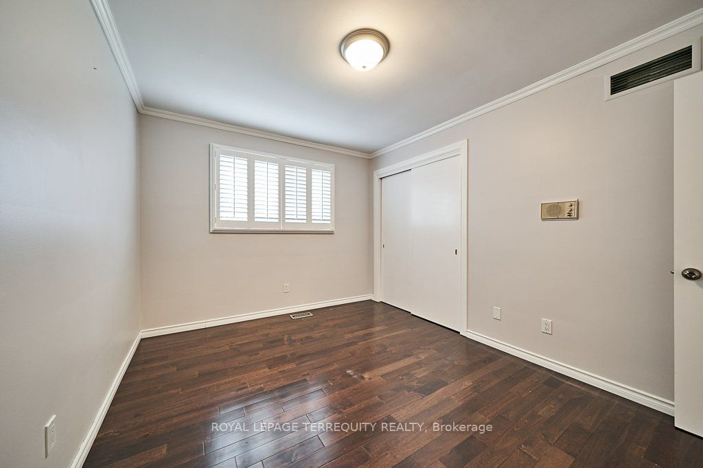 83 Sherwood Road E