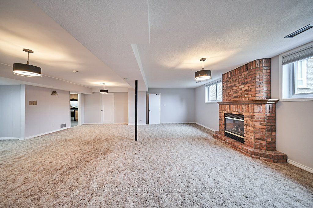 83 Sherwood Road E