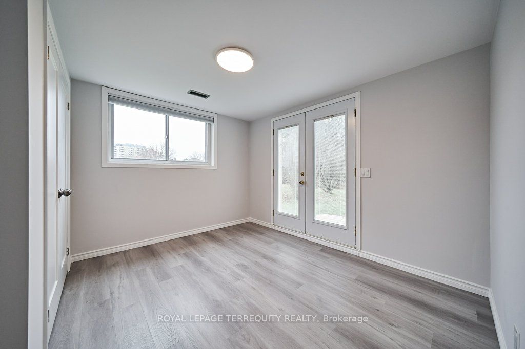 83 Sherwood Road E