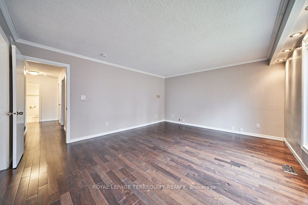83 Sherwood Road E