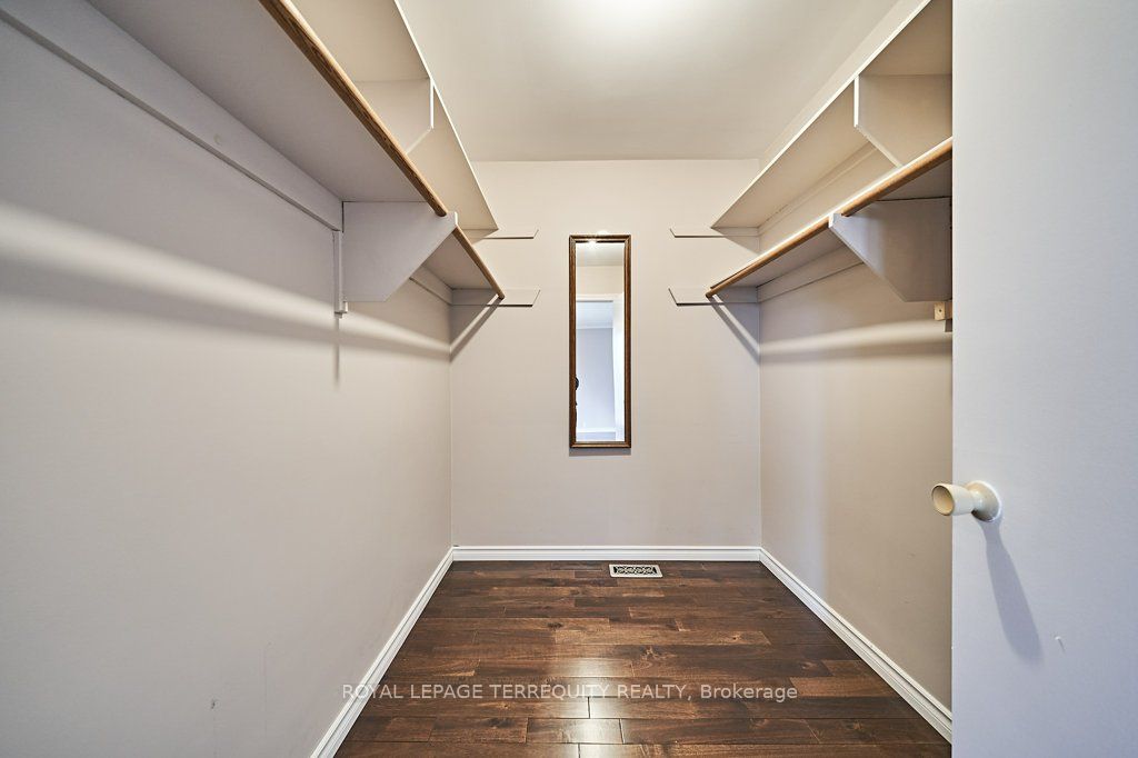 83 Sherwood Road E
