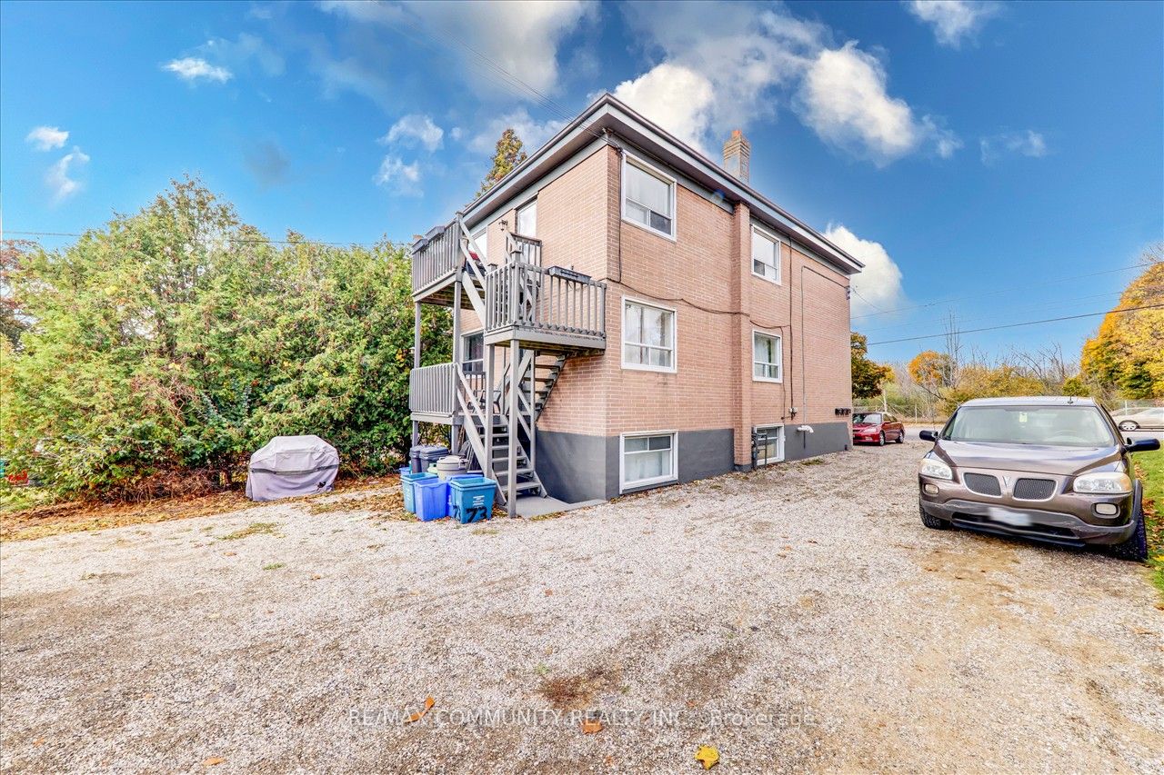 51 Wentworth St W