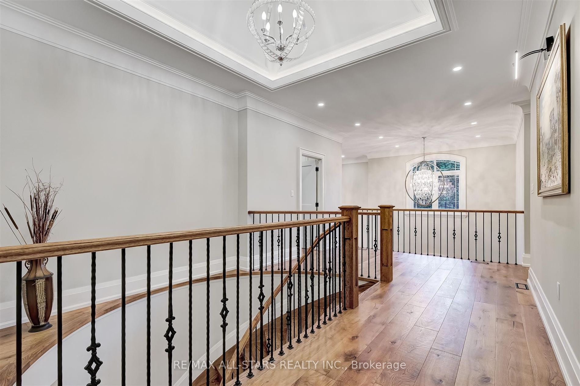7 Brinloor Blvd