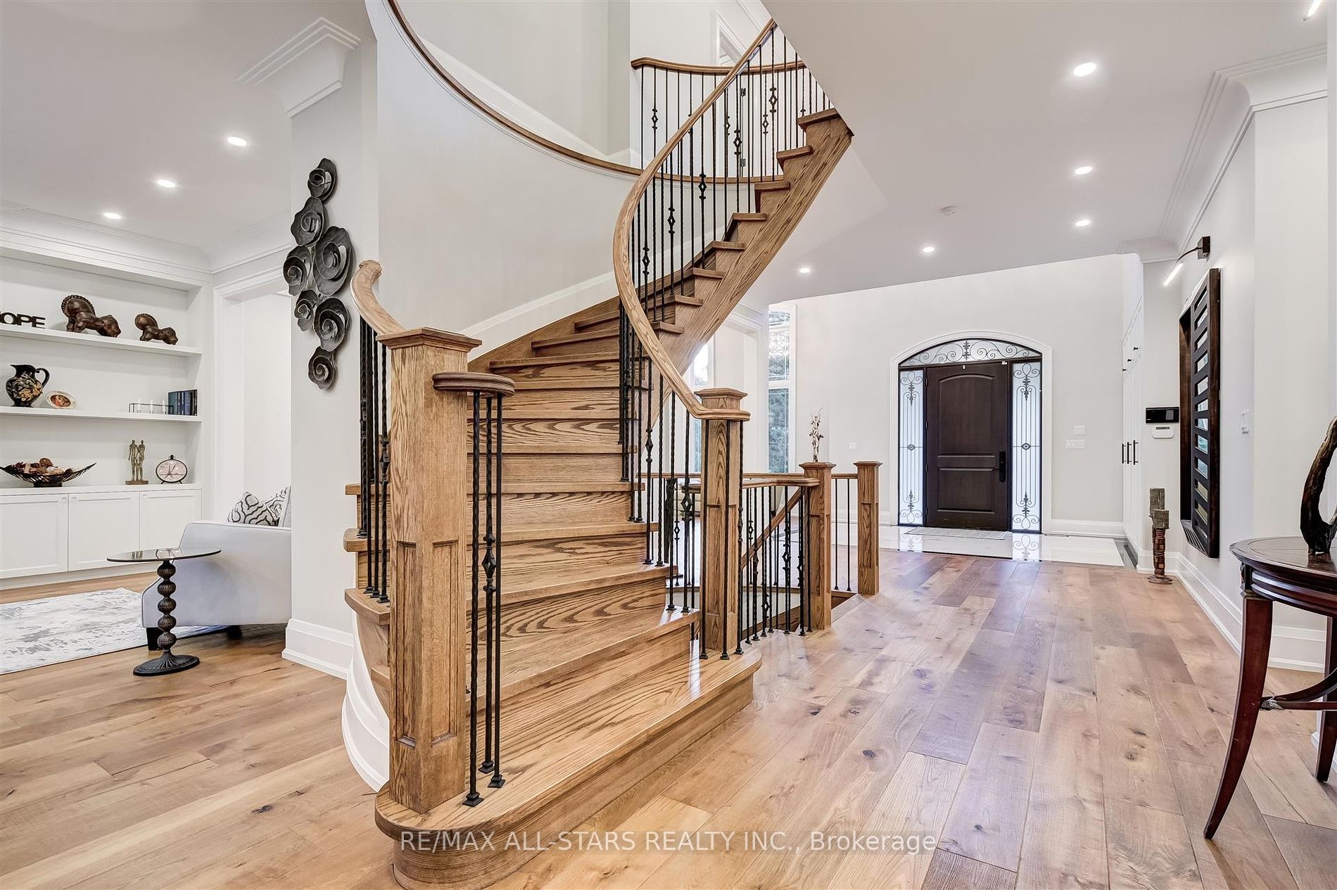 7 Brinloor Blvd