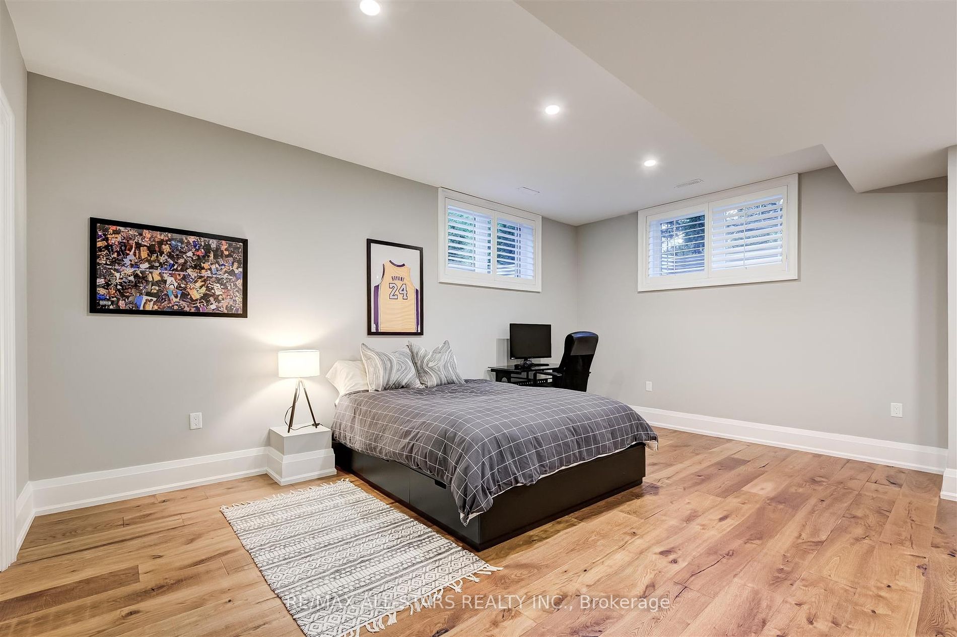 7 Brinloor Blvd