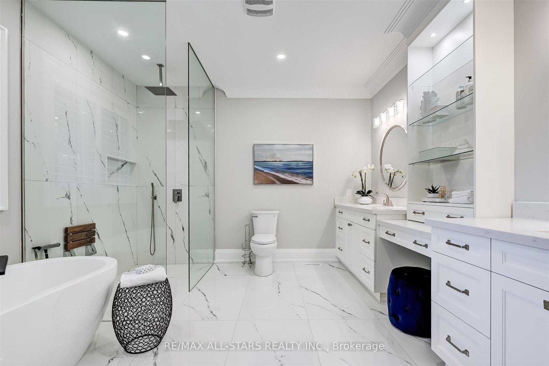7 Brinloor Blvd