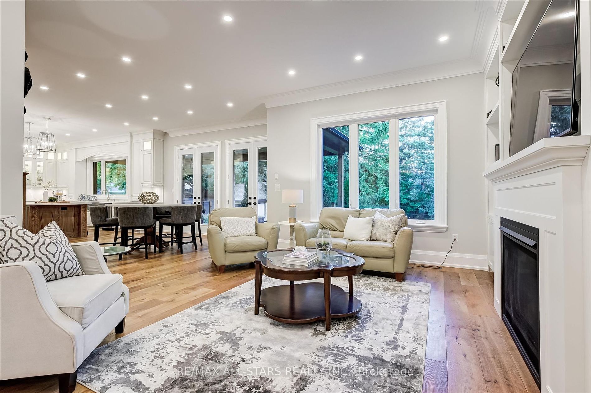 7 Brinloor Blvd