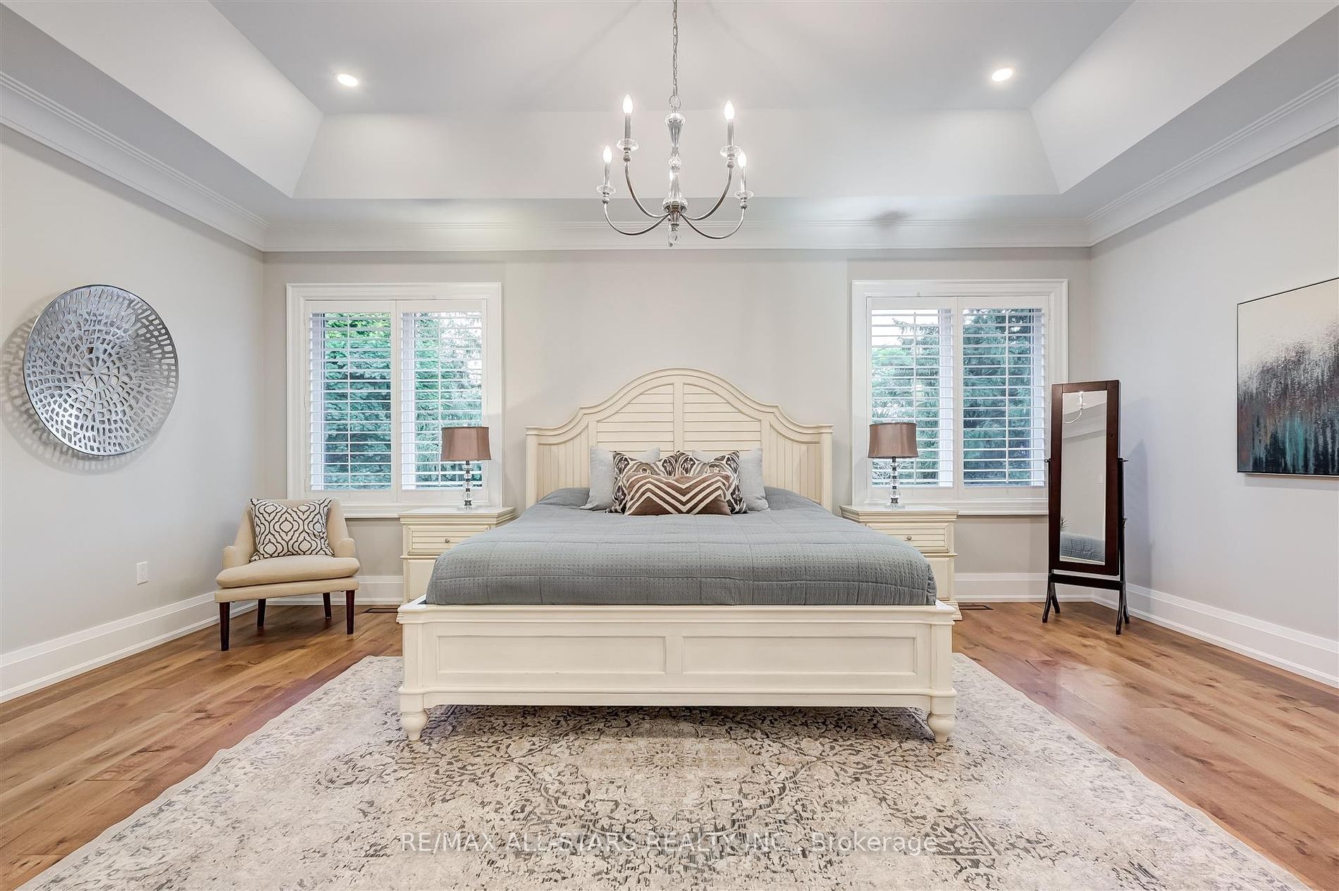 7 Brinloor Blvd