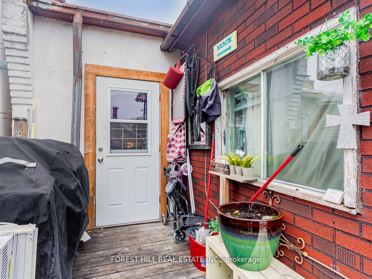 935 Kingston Road