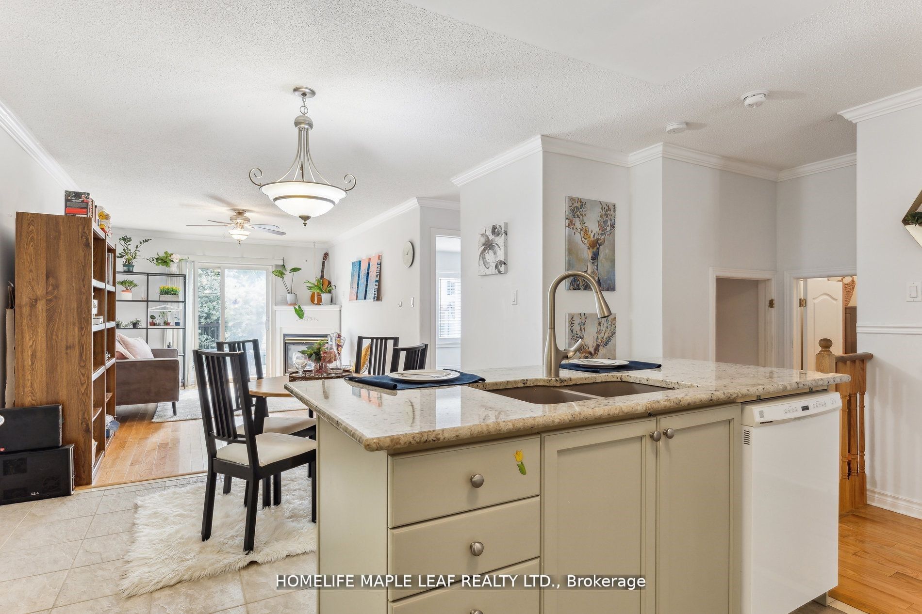 350 Lakebreeze Drive #8