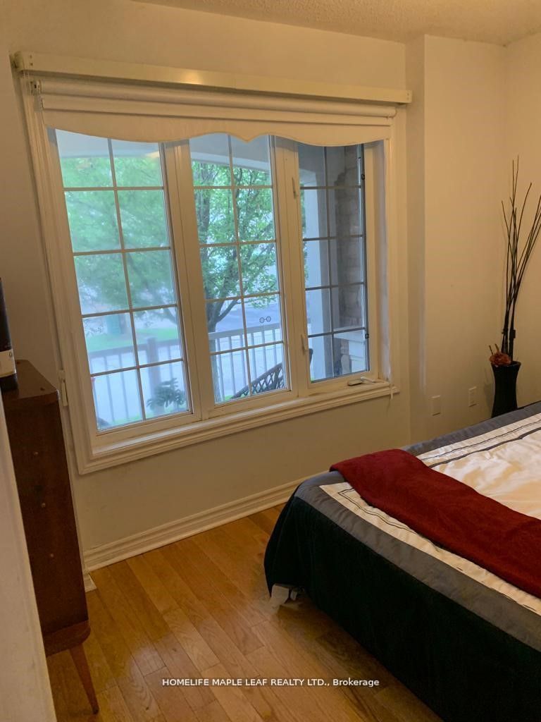 350 Lakebreeze Drive #8