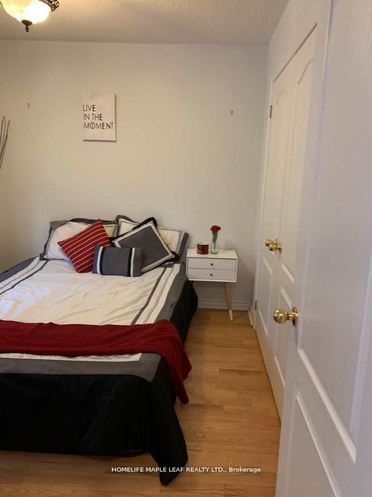 350 Lakebreeze Drive #8